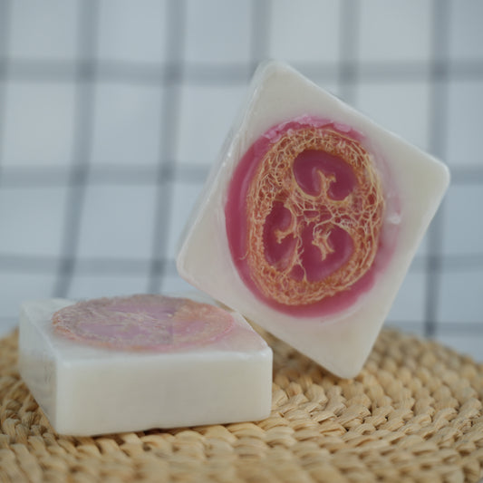 Loofah Soap-Embedded Real Loofah Fibers for Silky Smooth Skin